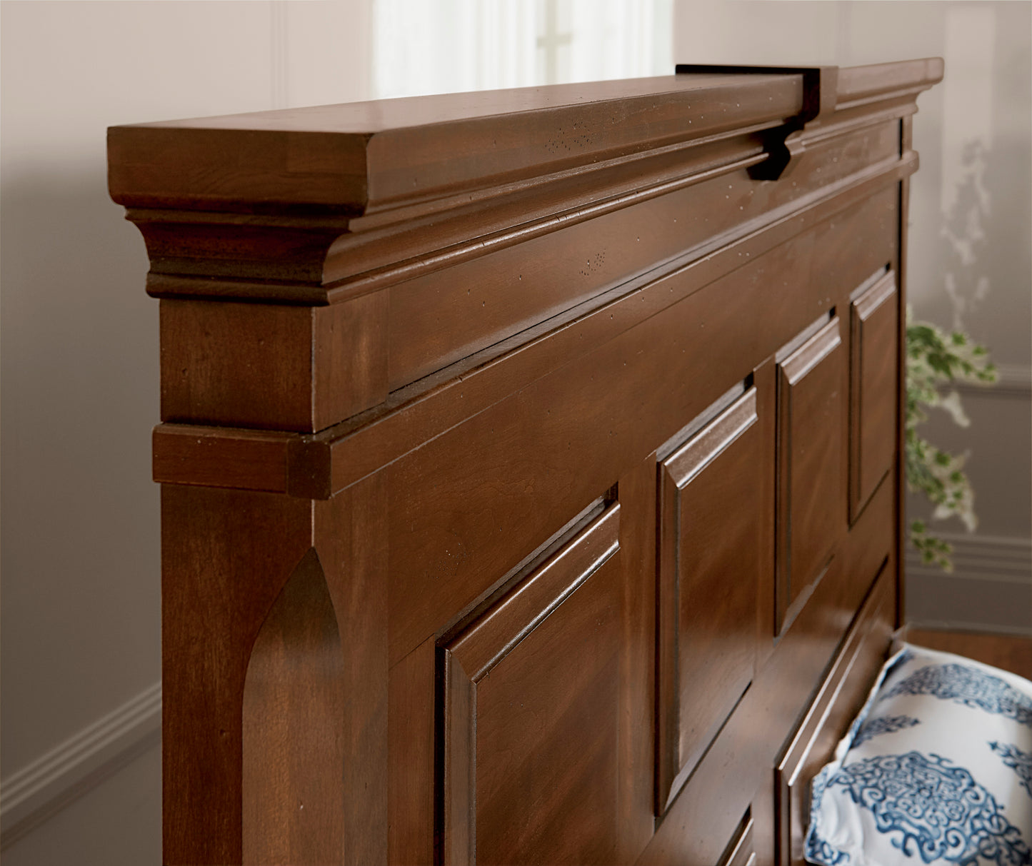 Queen Mansion Bed with Decorative Rails