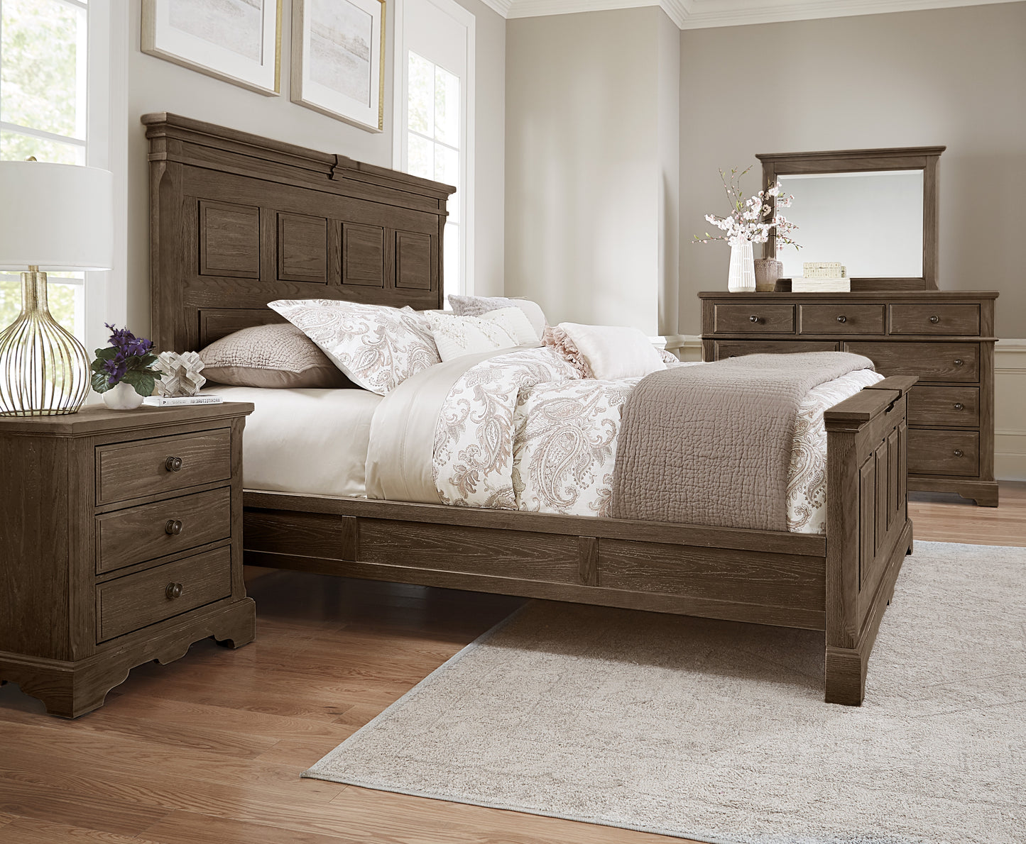 Queen Mansion Bed with Decorative Rails