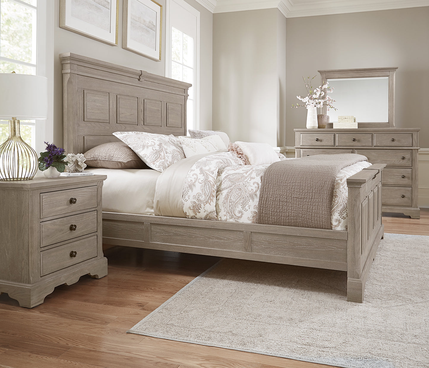 Queen Mansion Bed with Decorative Rails