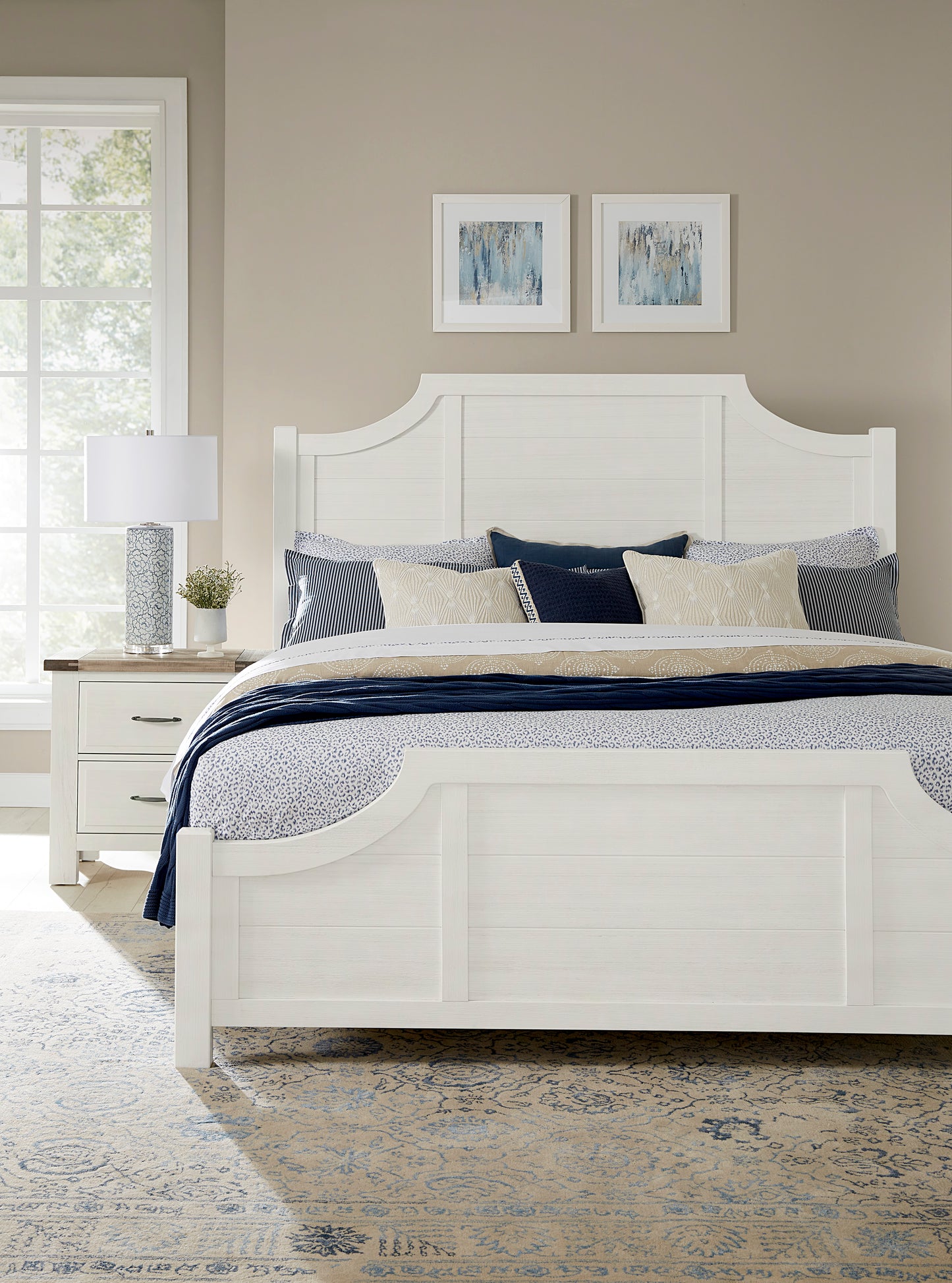 Queen Scalloped Bed