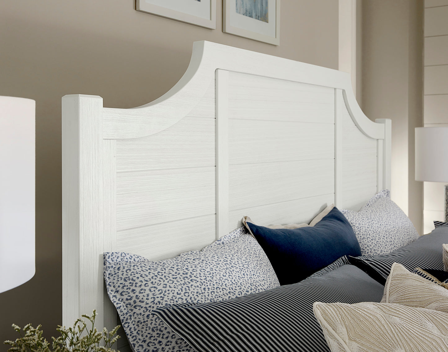 Queen Scalloped Bed