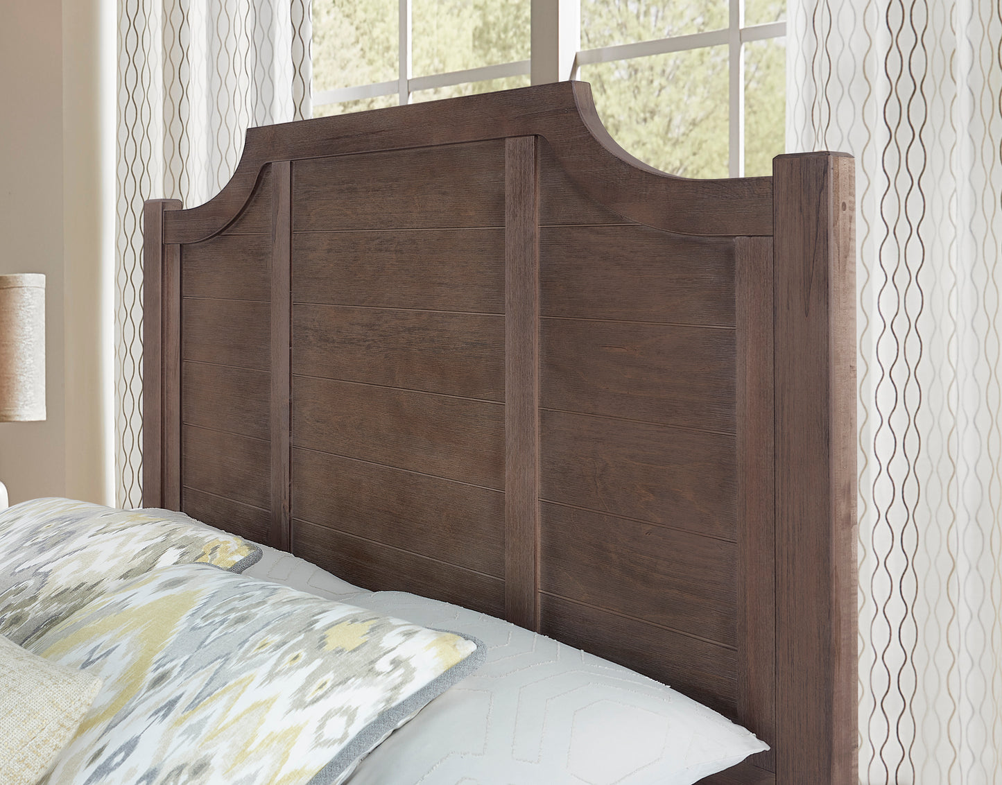 Queen Scalloped Storage Bed