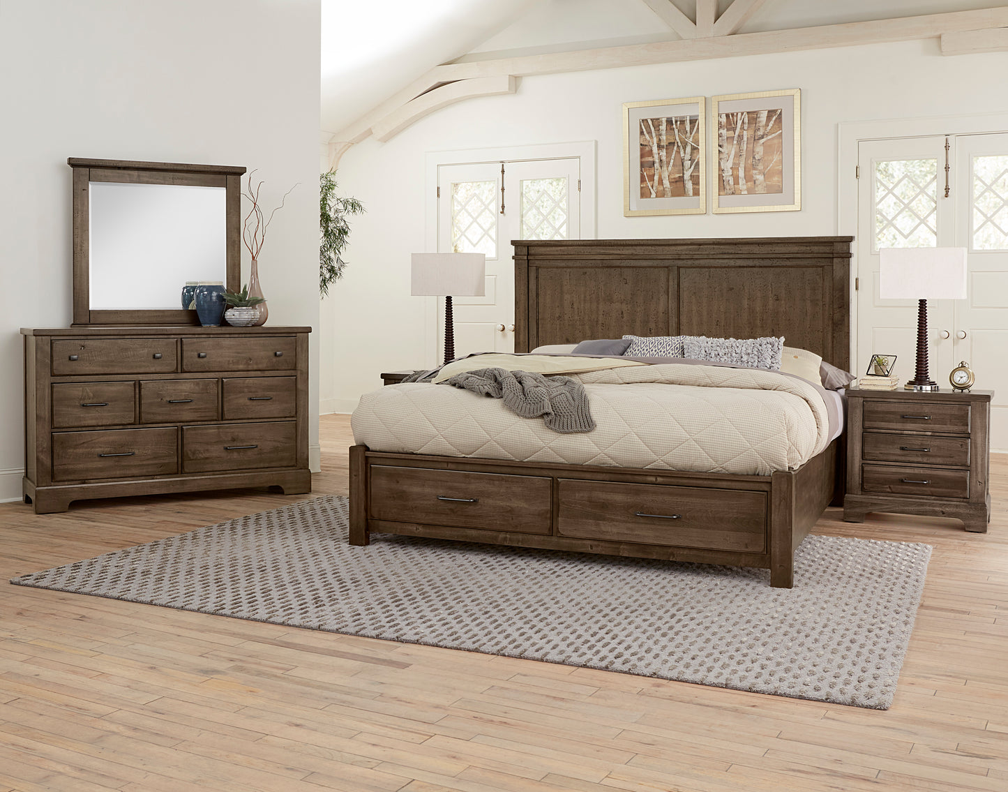 Queen Mansion Bed with footboard storage