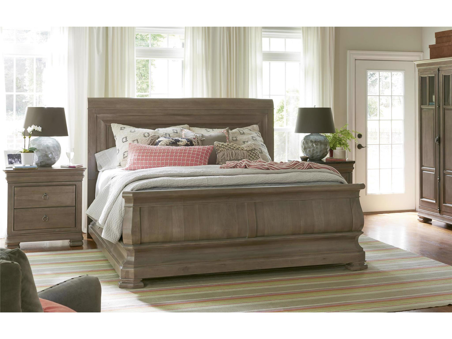 Universal Furniture Queen Sleigh Bed